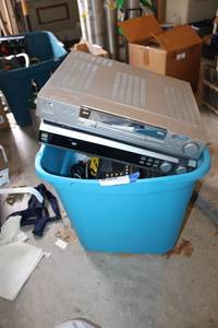 lot 358 image: Electronics AV receiver, Blu-ray player, cables