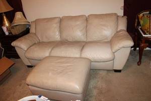 lot 174 image: Couch and Rolling Ottoman