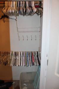 lot 199 image: Hangers, over-the-door organizer, and tub