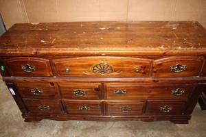 lot 14 image: 9-Drawer Lateral Dresser
