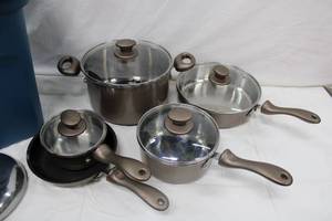 lot 36 image: Alcove Cookware set with glass top lids (plus extra lid) Includes Tote