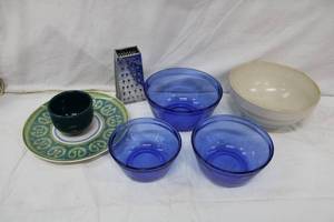 lot 42 image: Anchor Blue Glass nesting bowls, Bread bowl, Serving platter and grater