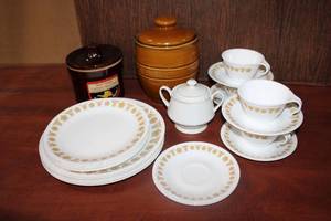 lot 44 image: Corelle Living ware Dishes, Cheese Pot, Ceramic Jar