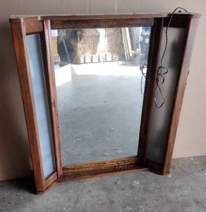 lot 9 image: Lighted Vanity Mirror for Dresser or bathroom perhaps