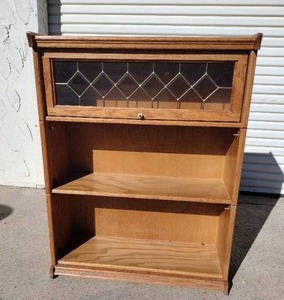 lot 18 image: Oak Bookcase with Glass top shelf door