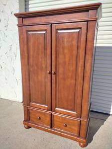 lot 7 image: Simmons Jr. Dark brown Armoire