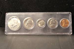 lot 53 image: 1968-D Uncirculated Mint Set Half Dollar 40% Silver