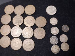 lot 82 image: US 1800s half dimes, 3 cent, 2 cent coins