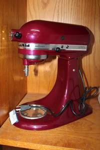 lot 57 image: Kitchen Aide Stand Mixer - plum color