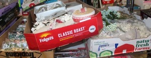 lot 208 image: Crafting items tiny rosesflowers, lacy ribbons