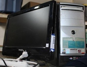 lot 229 image: Electronics emachines desktop w harddrive, Phillips monitor