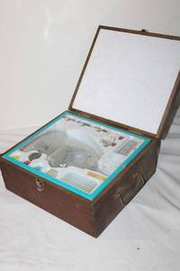 lot 239 image: Microscope set in wooden box