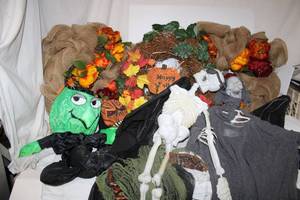 lot 115 image: Fall and Halloween decorations as shown