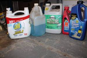 lot 147 image: Cleaners Carpet cleaner, Drain cleaner, Laundry soap, Bug killer, Windshield washer fluid