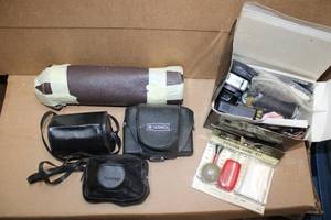 lot 140 image: Vintage cameras and lens plus accessories - Windsor, Yashica,