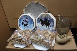 lot 142 image: Horse collectors plates by Chuck DeHaan, Glass pitcher, wine corks, Texas Aggies platter