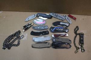 lot 150 image: Pocket knives and (2) chain (Includes Kershaw, Sheffield, Old Timer, Gerber, Smith&Wesson, Case brands)