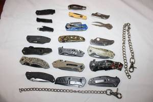 lot 158 image: Pocket knives and (2) chains - includes Gerber, Kershaw, Game over knives