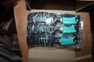 lot 174 image: Large amount of unopened hairbrushes
