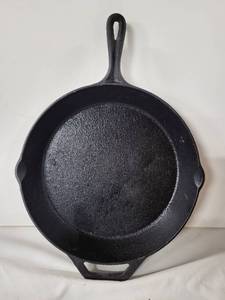 lot 90 image: 12 Cast iron skillet - seasoned and cared for well