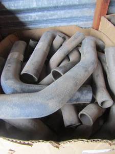 lot 9 image: Box of assorted vehicle hoses