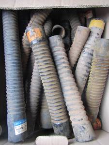lot 10 image: Box of assorted vehicle hoses