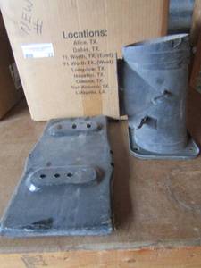 lot 22 image: Air Heat flow vent With brackets questionable qty 8 pieces all metal