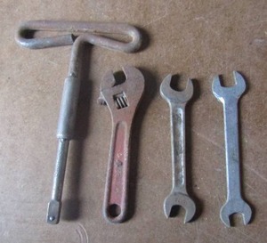 lot 33 image: 1332 wrench-- 38& 716, fire place key