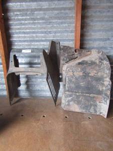lot 34 image: Metal middle console frame unknown for what vehicle, metal pieces unknown
