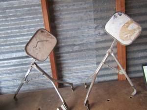 lot 39 image: Long handled hood mirrors for a 18 wheeler or industrial truck use qty 2