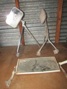 lot 40 image: Hood mirrors for 18 wheeler or industrial vehicle use qty 2 and 1 larger mirror unknown use