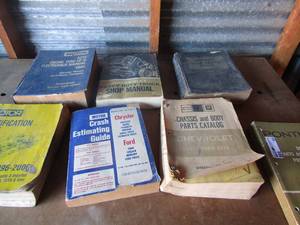 lot 48 image: Ford- chevy- chrystler-Pontiac, books for auto parts, fixings and more for years from 1961 thru 2006 qty 7