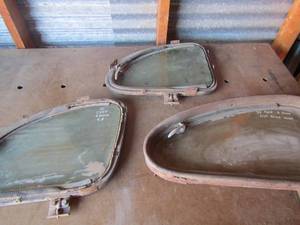 lot 49 image: 3G ford left rear vent on a 4 door window 2112, 38 chevy 4 door LQ window, 271 LH rear wing window Qty 3