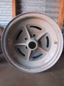 lot 65 image: Set of 2 car rims 16 5 lug