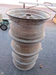 lot 69 image: Set of 4 rims 15 with 5 lug