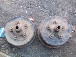 lot 72 image: front break drum Back break drum qty 2