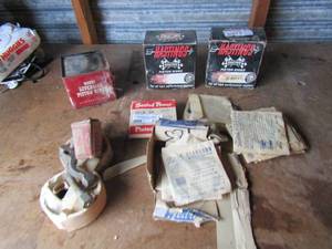 lot 95 image: Large lot of various piston rings