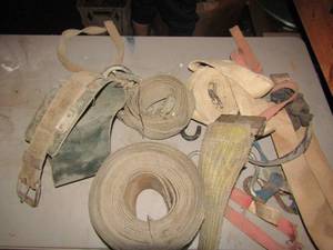 lot 161 image: lot of saftey harness and straps to tie down items