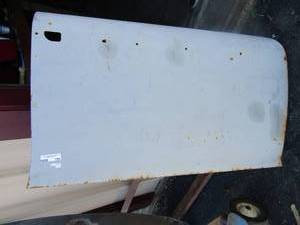 lot 180 image: 4426 Grey car or truck door unknown what make and model