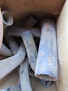 lot 183 image: Box of ford chevy radiator hoses qty 10 plus