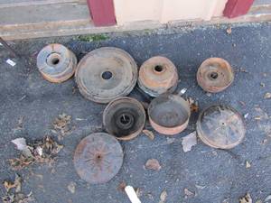 lot 184 image: Various ford breathers and parts qty 8 pieces