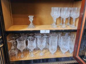 lot 5 image: Selection of crystal glass stemware