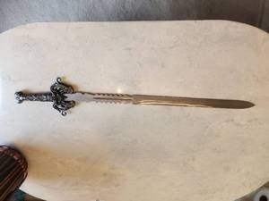 lot 11 image: Long sword