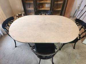 lot 7 image: Very nice marble top and wrought iron dining table. with 4 wrought iron chairs with cushioned seats - Top is heavy - 36 x 60
