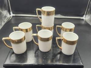lot 32 image: Set of 7 gold trimmed Royal Crown Imperial coffee cups - 551065