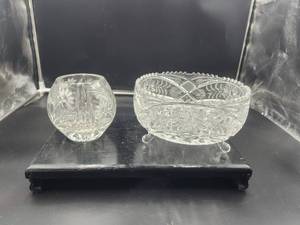 lot 43 image: Set of 2 crystal bowls