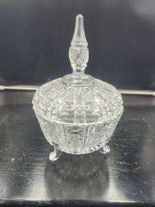 lot 44 image: Crystal glass lidded candy dish