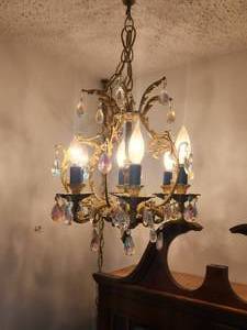 lot 63 image: Small hanging chandelier light