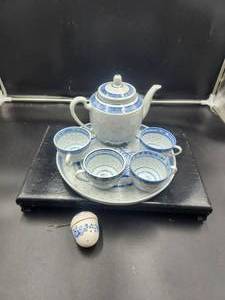 lot 83 image: Vintage tea set