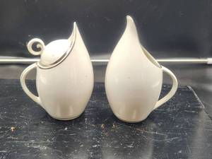 lot 89 image: Vintage Creamer and Sugar bowl by Royal Jackson